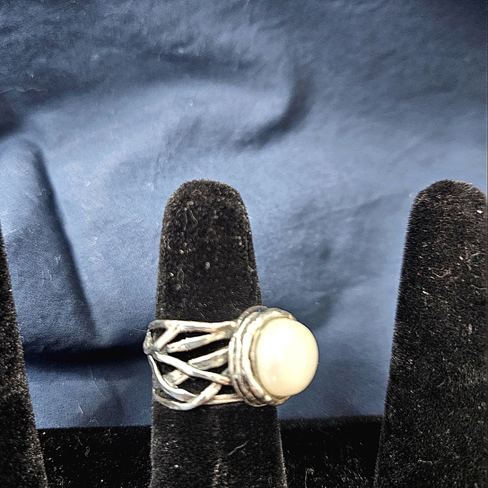 .925 Sterling silver and pearl ring